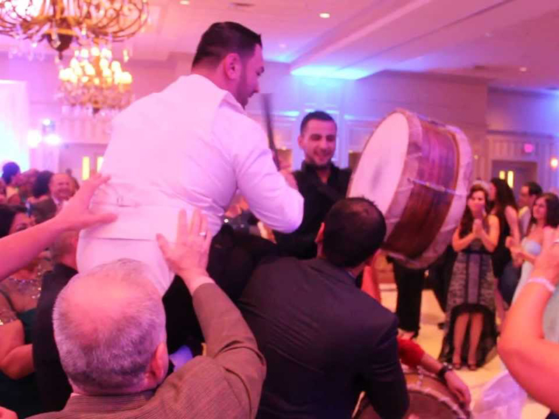 اضغط لمشاهدة الفيديو: عريس أردني يُسقط عروسه أثناء الرقص